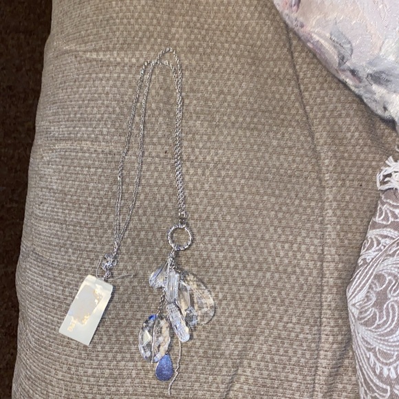 🤍🩶🤍NWT Silver & Clear Long Fashion Necklace - Picture 2 of 7